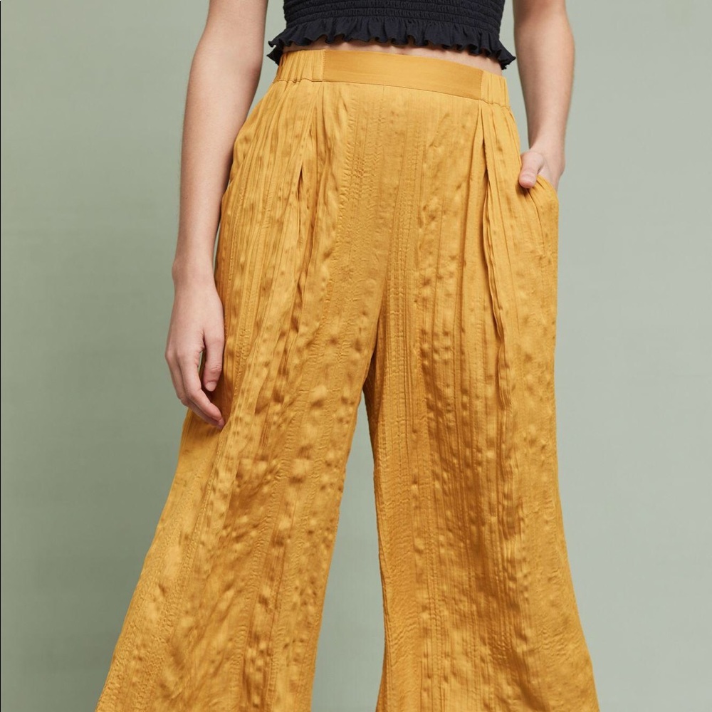 [Lilka] Gold Pleated Culottes